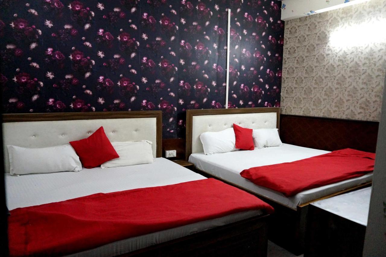 Osakataj Hotel Agra  Eksteriør billede