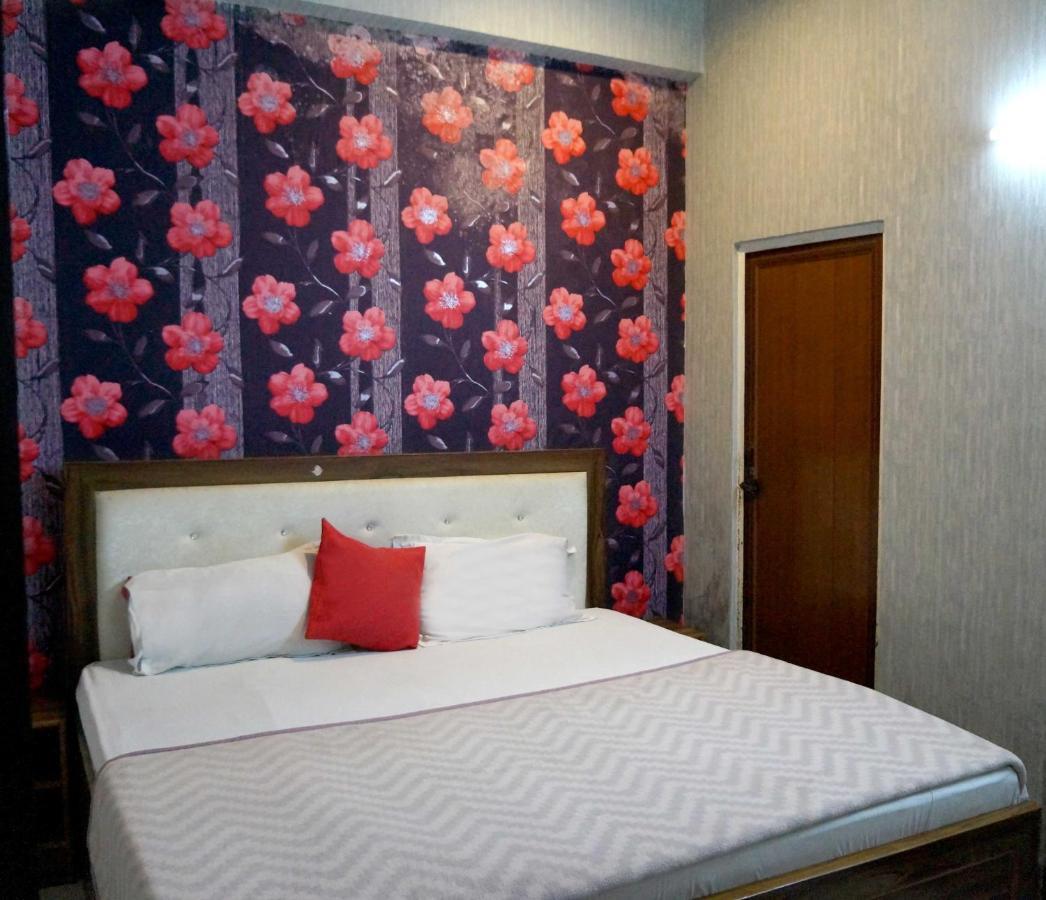 Osakataj Hotel Agra  Eksteriør billede
