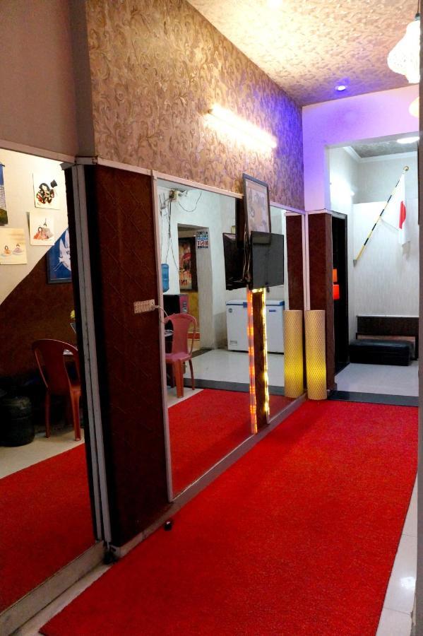 Osakataj Hotel Agra  Eksteriør billede
